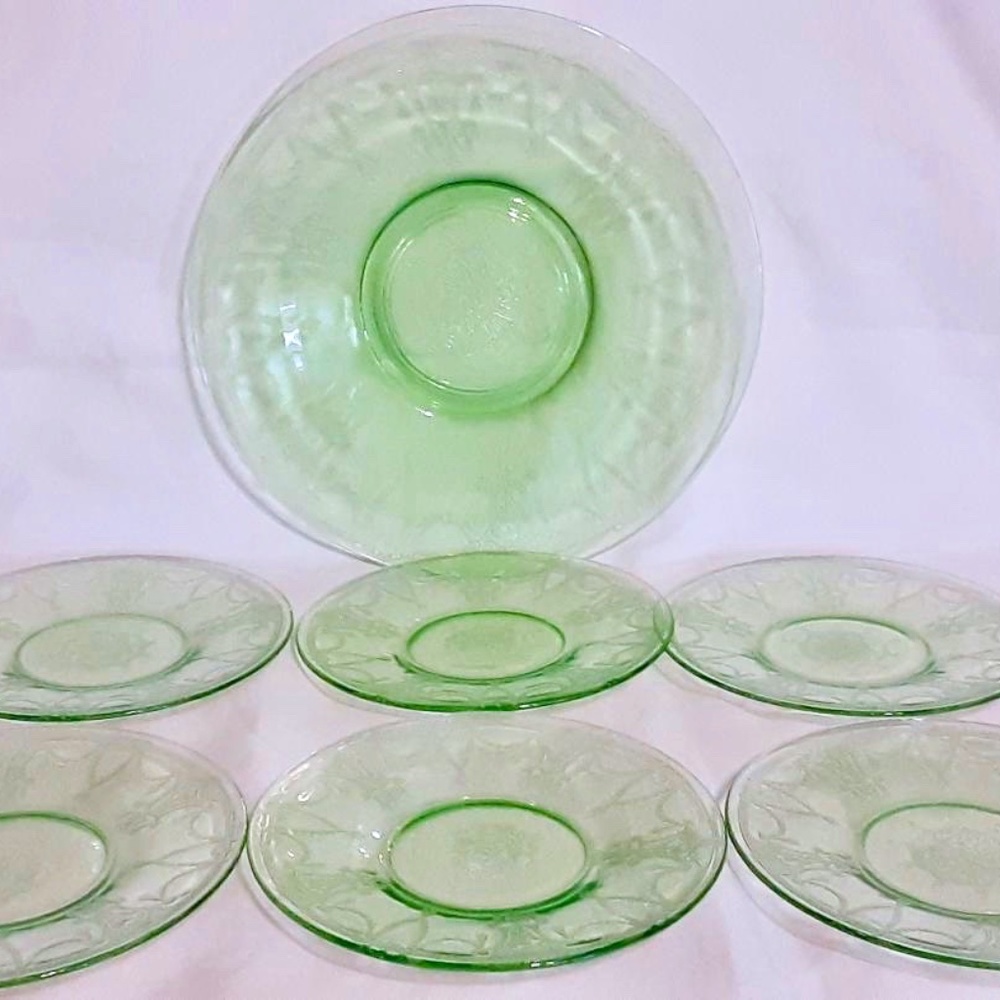 💲SALE💲HPSet of Vintage Anchor Hocking Cameo Green Large Plate & 6 Small Plates